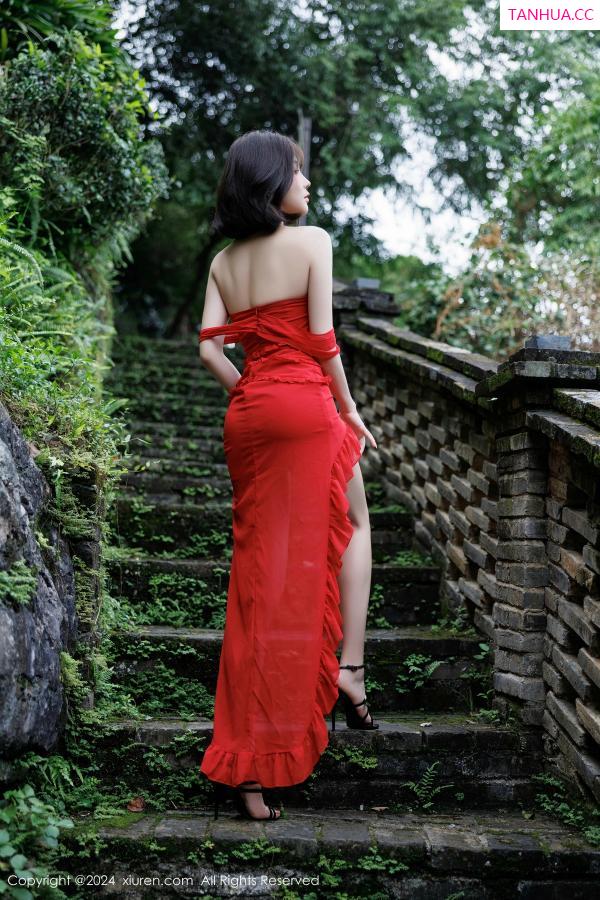 陈芝 芝芝Booty [XiuRen]高清写真图 2024.11.14 No.9449 徐莉芝Booty 黑丝美腿第7张图片